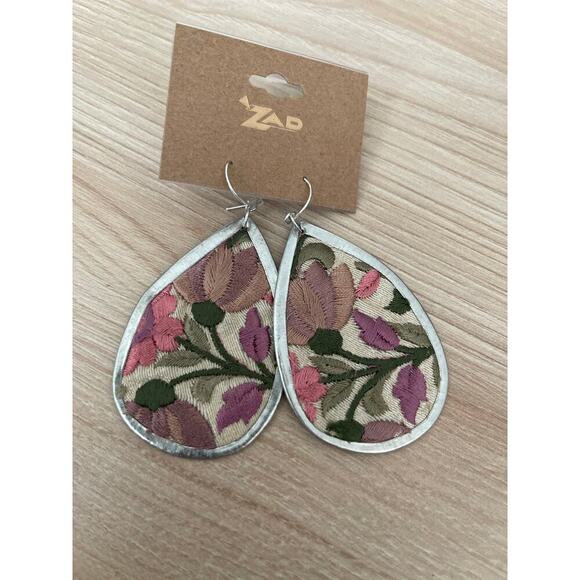 Zad Jewelry - Light Pink Flower Embroidery Cuff Bracelet